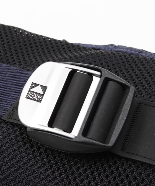 JOURNAL STANDARD（ジャーナルスタンダード）の「KLATTERMUSEN /クレッタルムーセン : FIMMAFANG 2.0/ショルダーバッグ（ボディバッグ/ウエストポーチ・メンズ・ネイビー・FREE）」の7枚目の写真