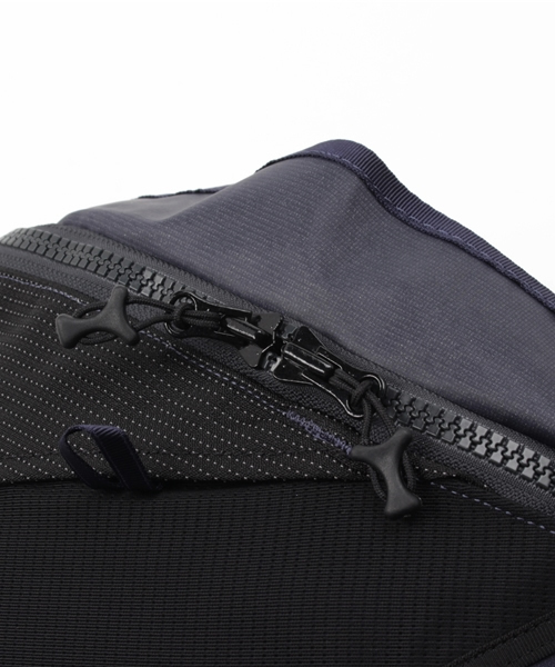 JOURNAL STANDARD（ジャーナルスタンダード）の「KLATTERMUSEN /クレッタルムーセン : FIMMAFANG 2.0/ショルダーバッグ（ボディバッグ/ウエストポーチ・メンズ・ネイビー・FREE）」の8枚目の写真