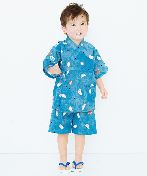 Kraso（クラソ）の「【特大HIT甚平に新カラーが登場★】京都Ｓｕｂｉｋｉａｗａ食器店さんとつくった　かまぼこ柄のじんべい（浴衣・キッズ・ブルー・12/10/13/9/11）」の2枚目の写真