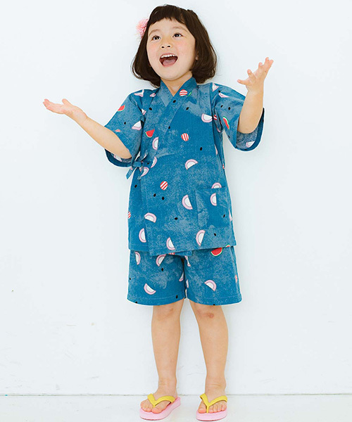 Kraso（クラソ）の「【特大HIT甚平に新カラーが登場★】京都Ｓｕｂｉｋｉａｗａ食器店さんとつくった　かまぼこ柄のじんべい（浴衣・キッズ・ブルー・12/10/13/9/11）」の4枚目の写真