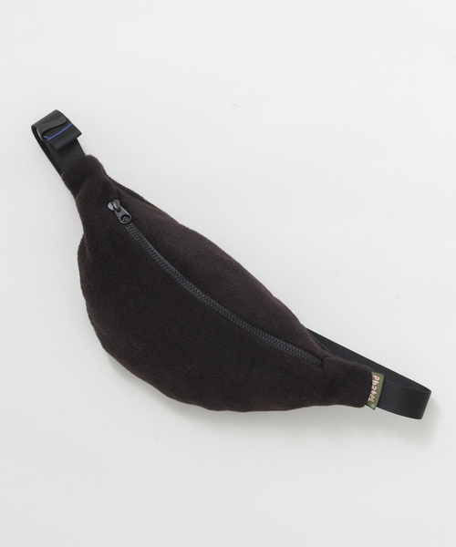 PHATEE（ファッティー）の「Phatee　FLEECE WAIST BAG（ボディバッグ/ウエストポーチ・レディース・ブラック/ベージュ/オフホワイト・ONE）」の2枚目の写真
