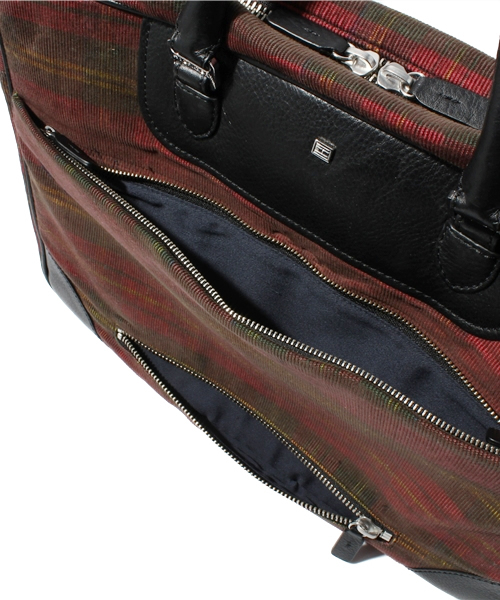 TOMMY HILFIGER(トミーヒルフィガー)の「YATES II SMALL BRIEFCASE(ビジネスバッグ・メンズ・レッド・FREE)」の11枚目の写真