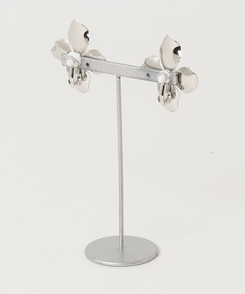 natural couture（ナチュラルクチュール）の「お花メタルイヤリング（イヤリング・レディース・ゴールド/シルバー・FREE）」の3枚目の写真