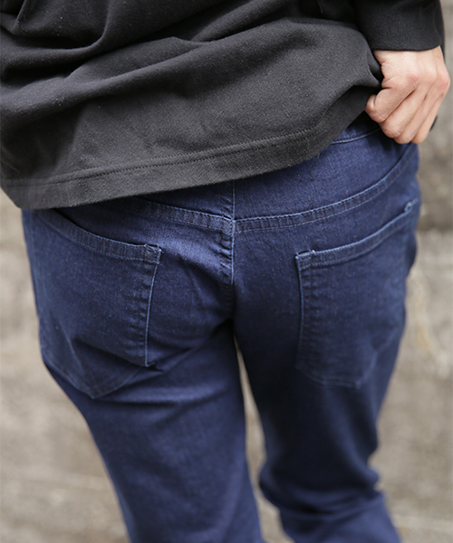 kutir（クティール）の「SLIM LONG PANTS / ストレッチデニムスリムスキニーパンツ（デニムパンツ・メンズ・ブラック/ワンウォッシュ・LARGE/SMALL/MEDIUM）」の4枚目の写真