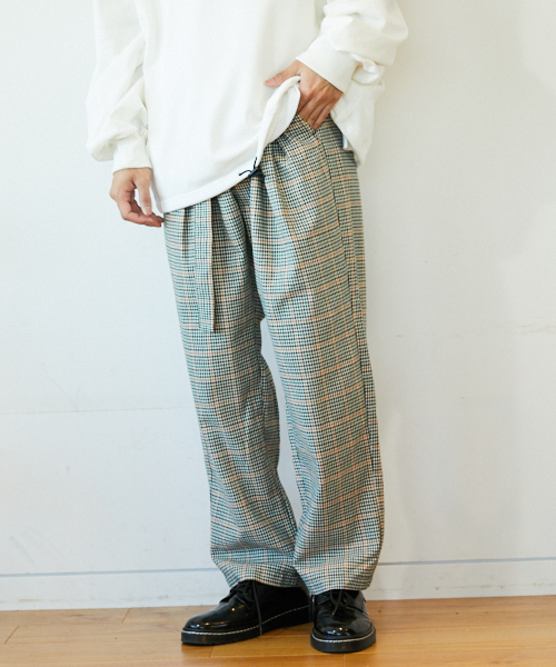 kutir(クティール)の「belted wide PT / ベルト付チェックワイドストレートパンツ(その他パンツ・メンズ・ベージュ系その他/ブラック/グレー系その他/ブラウン系その他/グリーン系その他/グレー系その他3/ベージュ系その他2/グレー系その他2・SMALL/MEDIUM/LARGE)」の1枚目の写真