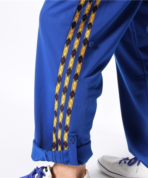 adidas Originals（アディダスオリジナルス）の「アディダス タータン