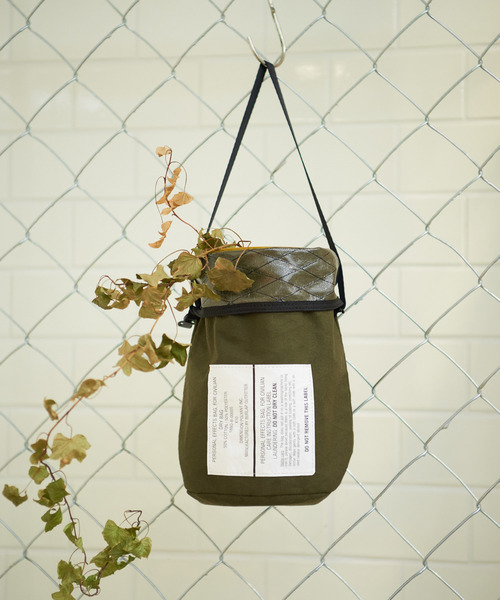 BURLAP OUTFITTER(バーラップアウトフィッター)の「【バーラップアウトフィッター】巾着ポシェット【WEB限定】(ショルダーバッグ・レディース・ホワイト/ブラック/オリーブ・FREE)」の6枚目の写真