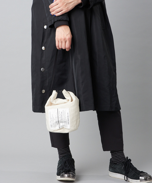 BURLAP OUTFITTER(バーラップアウトフィッター)の「【バーラップアウトフィッター】巾着ポシェット【WEB限定】(ショルダーバッグ・レディース・ホワイト/ブラック/オリーブ・FREE)」の7枚目の写真