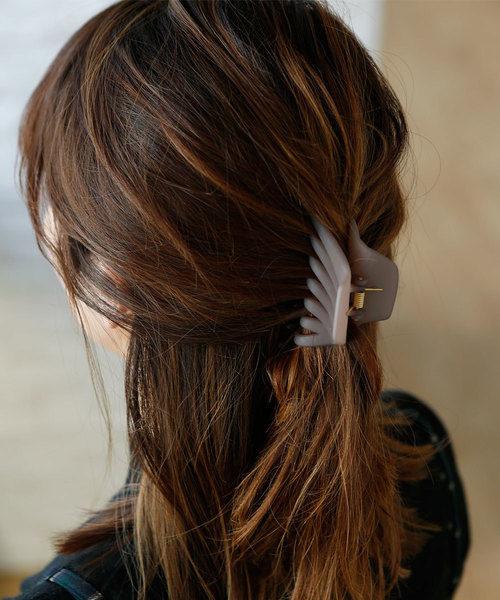 colleca la（コレカラ）の「マットシアーバンスクリップ（バレッタ/ヘアクリップ・レディース・ブラウン/グレー・ﾌﾘ-）」の4枚目の写真