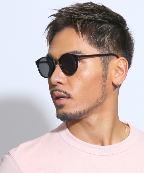 SBG(エスビー)の「SBG ボストンサングラス サングラスケース付き(サングラス・メンズ・ブラック/グレー/レッド/イエロー/ブルー/ブルー系その他/ブラウン系その他2/オリーブ/ブラウン系その他3/ブラウン系その他4/ブラック系その他2/クリア/ブラック系その他/マスタード/ブラック系その他3/ブラウン系その他/ライトパープル/ライトブラウン/ブラウン系その他5・FREE)」の1枚目の写真