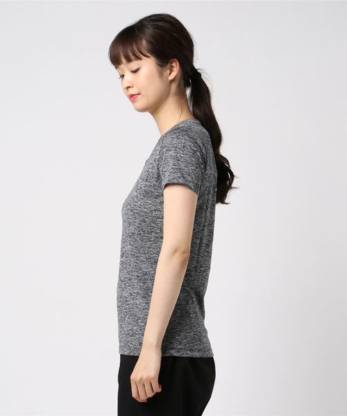 UNDER ARMOUR（アンダーアーマー）の「レディーストレーニングTシャツ / テック ショートスリーブ V ネック ツイスト（Tシャツ/カットソー・レディース・ピンク系その他/霜降りグレー/ブラック×シルバー・SM/XL/LG/MD）」の19枚目の写真