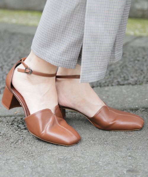 LOWRYS FARM（ローリーズファーム）の「セパレートヒールパンプス　846775（パンプス・レディース・ブラック/ブラウン・MEDIUM/LARGE）」の2枚目の写真