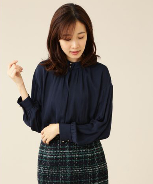 NATURAL BEAUTY BASIC（ナチュラルビューティーベーシック）の「ヴィンテージサテンギャザーブラウス（シャツ/ブラウス・レディース・ネイビー/オフホワイト/ピンク/ピンク系その他5・SMALL/MEDIUM）」の3枚目の写真