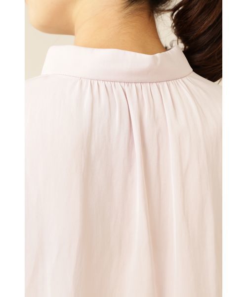 NATURAL BEAUTY BASIC（ナチュラルビューティーベーシック）の「ヴィンテージサテンギャザーブラウス（シャツ/ブラウス・レディース・ネイビー/オフホワイト/ピンク/ピンク系その他5・SMALL/MEDIUM）」の7枚目の写真