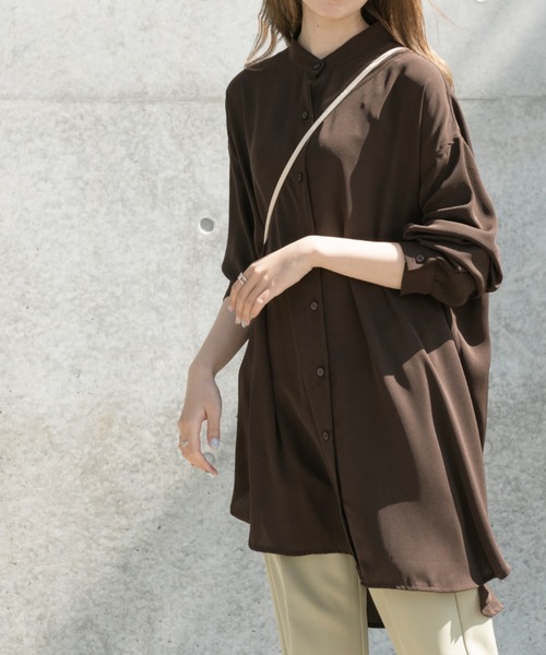 Ambre Neige（アンブルネージュ）の「バンドカラールーズチュニックシャツ／【WEB/EC限商品定商品】（シャツ/ブラウス・レディース・ダークブラウン/オフホワイト・FREE）」の2枚目の写真