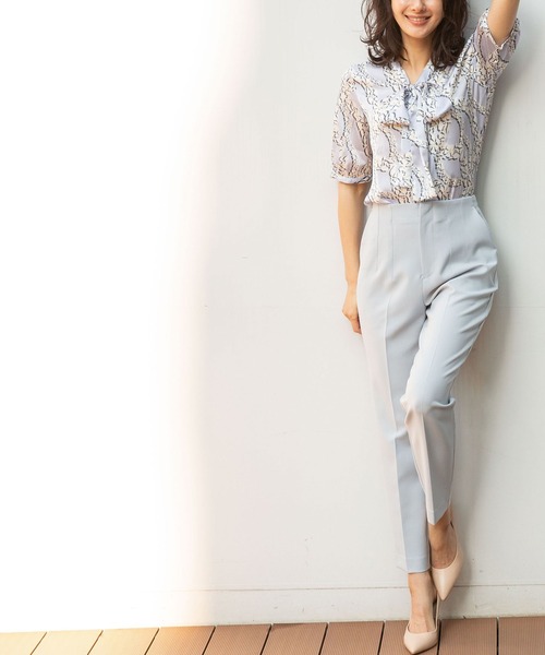 NARACAMICIE（ナラカミーチェ）の「サテンフラワー半袖ボウタイブラウス（シャツ/ブラウス・レディース・ベージュ/ブルー・SMALL/MEDIUM/LARGE/XXX-LARGE/XX-LARGE）」の10枚目の写真