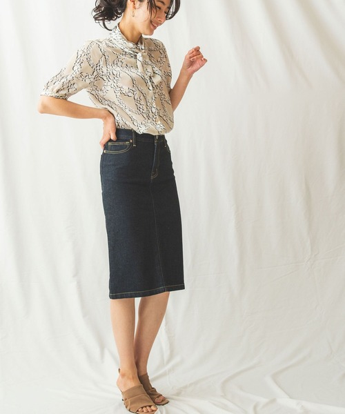 NARACAMICIE（ナラカミーチェ）の「サテンフラワー半袖ボウタイブラウス（シャツ/ブラウス・レディース・ベージュ/ブルー・SMALL/MEDIUM/LARGE/XXX-LARGE/XX-LARGE）」の12枚目の写真