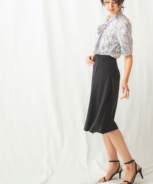 NARACAMICIE（ナラカミーチェ）の「サテンフラワー半袖ボウタイブラウス（シャツ/ブラウス・レディース・ベージュ/ブルー・SMALL/MEDIUM/LARGE/XXX-LARGE/XX-LARGE）」の8枚目の写真