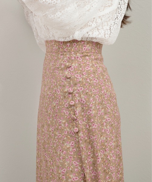 kicuri（キクリ）の「【低身長向けSサイズ】小花柄フレアスカート（スカート・レディース・ライトベージュ・SMALL/X-SMALL）」の7枚目の写真