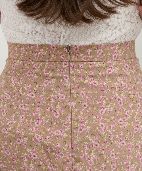 kicuri（キクリ）の「【低身長向けSサイズ】小花柄フレアスカート（スカート・レディース・ライトベージュ・SMALL/X-SMALL）」の6枚目の写真
