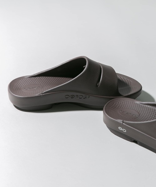 OOFOS（ウーフォス）の「OOFOS　Ooahh（サンダル・メンズ・ブラック/ブラウン・8/9/7）」の4枚目の写真
