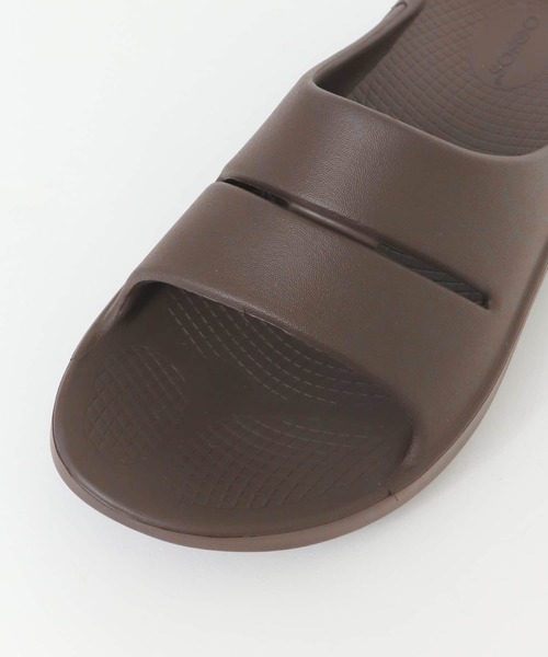 OOFOS（ウーフォス）の「OOFOS　Ooahh（サンダル・メンズ・ブラック/ブラウン・8/9/7）」の12枚目の写真