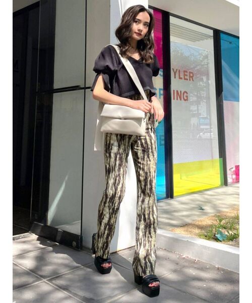 EMODA（エモダ）の「ウェーブテクスチャーハイウエストパンツ（その他パンツ・レディース・ブラック/その他/その他1・SMALL/MEDIUM）」の6枚目の写真