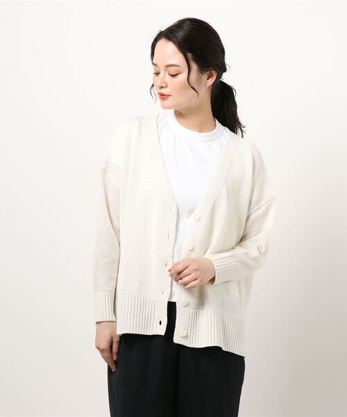 IENA(イエナ)の「麻混テープヤーン Vネックカーディガン◆(ニット/セーター・レディース・ホワイト/ベージュ/ネイビー・FREE)」の13枚目の写真
