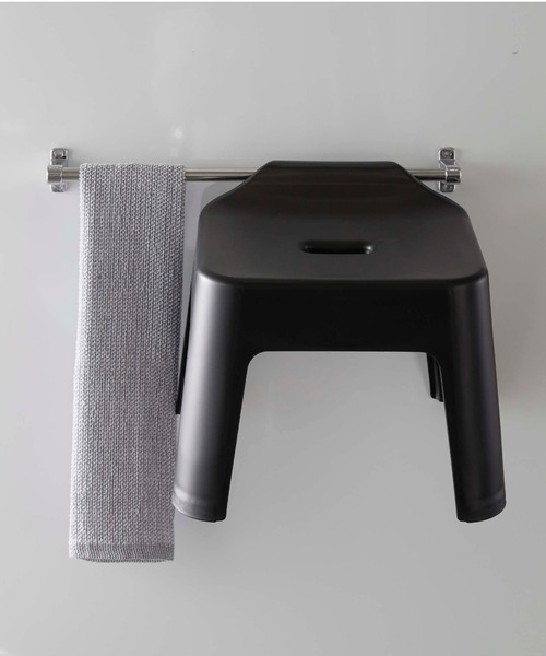 tower（タワー）の「tower（タワー）引っ掛け風呂椅子（バス/トイレグッズ・レディース・ホワイト/ブラック・ONE SIZE）」の2枚目の写真