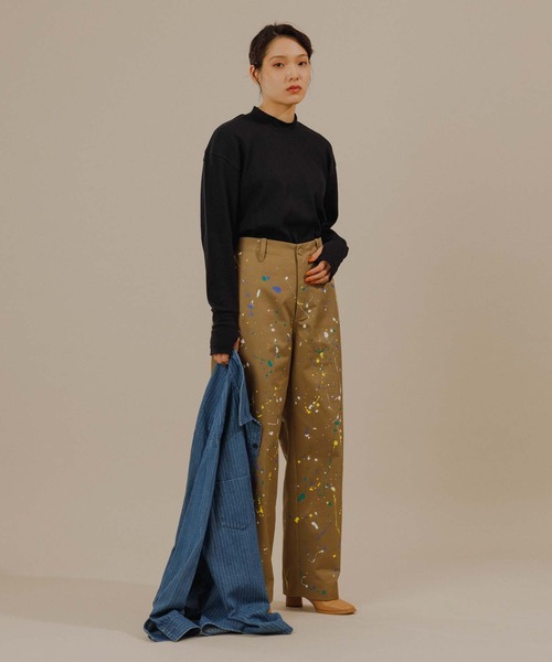 UNIVERSAL OVERALL（ユニバーサルオーバーオール）の「【UNIVERSAL OVERALL 別注】HAND PAINT WIDE TROUSERS（チノパンツ・メンズ・ベージュ/カーキ・S/L/M/XL）」の7枚目の写真