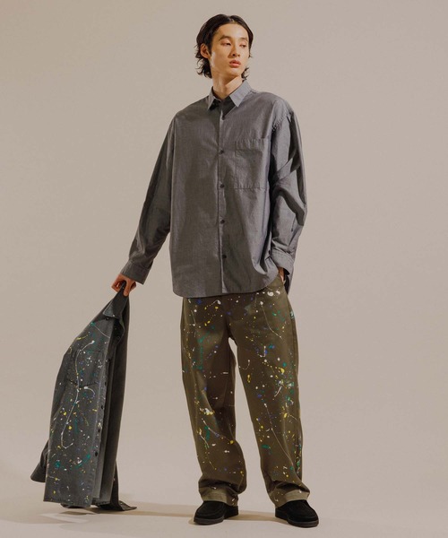 UNIVERSAL OVERALL（ユニバーサルオーバーオール）の「【UNIVERSAL OVERALL 別注】HAND PAINT WIDE TROUSERS（チノパンツ・メンズ・ベージュ/カーキ・S/L/M/XL）」の4枚目の写真