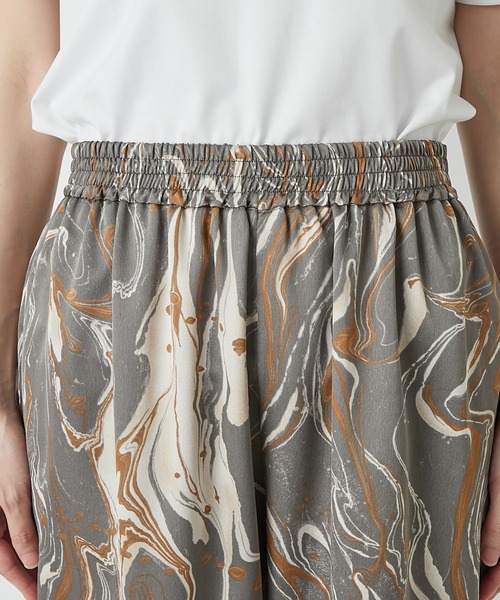 Dix Un Dix こなれ感のあるニュアンシーなアイテム マーブル柄サテンイージーパンツ その他パンツ Un パンツ Cors アンディ コール のファッション