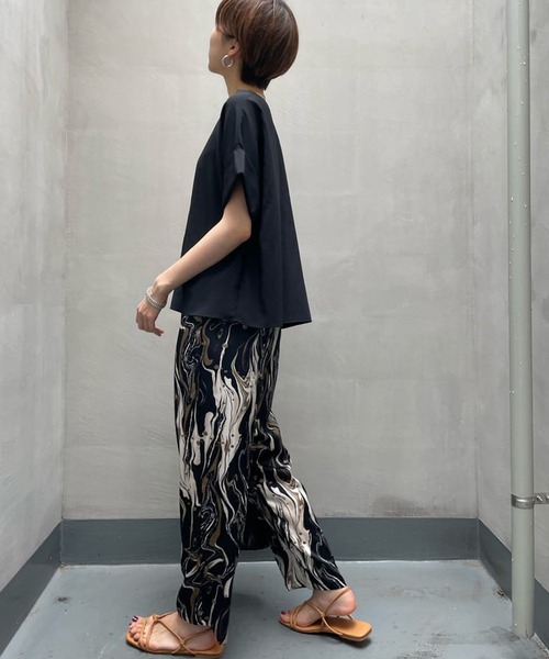 Dix Un Dix こなれ感のあるニュアンシーなアイテム マーブル柄サテンイージーパンツ その他パンツ Un パンツ Cors アンディ コール のファッション