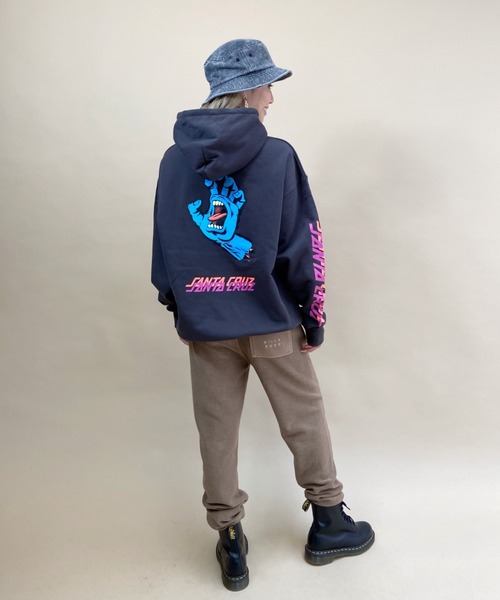 SANTA CRUZ（サンタクルーズ）の「【ムラサキスポーツ別注】SANTACRUZ/サンタクルーズ   ビッグシルエット  リバーシブルバックプリントパーカー/セットアップ対応   502213331（パーカー・レディース・ブラック/ホワイト/グレー/ライトグレー系/ネイビー・M/L）」の9枚目の写真