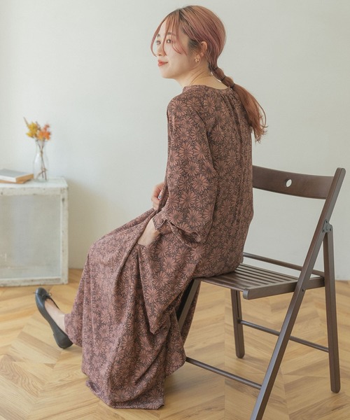 ITEMS URBANRESEARCH（アイテムズ アーバンリサーチ）の「花柄ラグランワンピース（ワンピース・レディース・ブラック系その他/ブラウン系その他/ベージュ系その他/グリーン系その他・SMALL/FREE）」の17枚目の写真