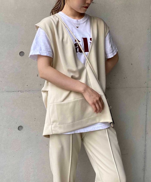 CAPRICIEUX LE'MAGE（カプリシューレマージュ）の「深Vネックベスト（ベスト・レディース・ブラック/アイボリー・FREE）」の13枚目の写真