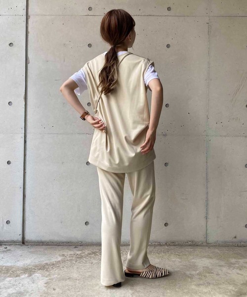 CAPRICIEUX LE'MAGE（カプリシューレマージュ）の「深Vネックベスト（ベスト・レディース・ブラック/アイボリー・FREE）」の17枚目の写真