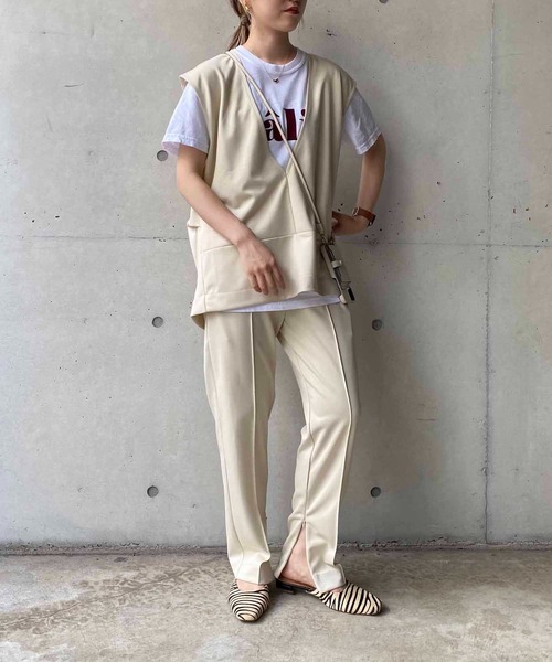 CAPRICIEUX LE'MAGE（カプリシューレマージュ）の「深Vネックベスト（ベスト・レディース・ブラック/アイボリー・FREE）」の18枚目の写真