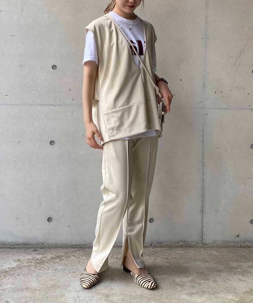 CAPRICIEUX LE'MAGE（カプリシューレマージュ）の「深Vネックベスト（ベスト・レディース・ブラック/アイボリー・FREE）」の19枚目の写真