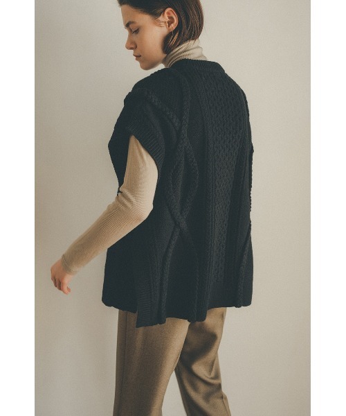 美品　CLANE クラネ　3Dケーブルスリットニットベスト　ゆったり CLANE（クラネ）の「3D CABLE SLIT KNIT VEST（ベスト）」 - WEAR