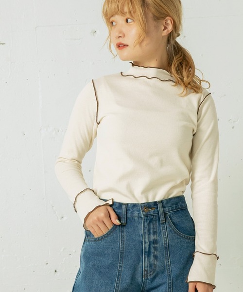 mikke（ミッケ）の「【吸水発熱素材】メロー配色ハイネックプルオーバー（Tシャツ/カットソー・レディース・オフホワイト/ネイビー/ブルー/グリーン・FREE）」の2枚目の写真