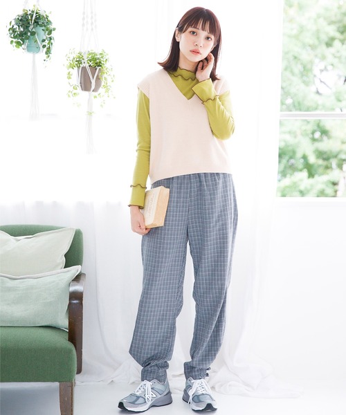 mikke（ミッケ）の「【吸水発熱素材】メロー配色ハイネックプルオーバー（Tシャツ/カットソー・レディース・オフホワイト/ネイビー/ブルー/グリーン・FREE）」の8枚目の写真