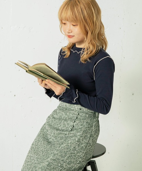 mikke（ミッケ）の「【吸水発熱素材】メロー配色ハイネックプルオーバー（Tシャツ/カットソー・レディース・オフホワイト/ネイビー/ブルー/グリーン・FREE）」の17枚目の写真