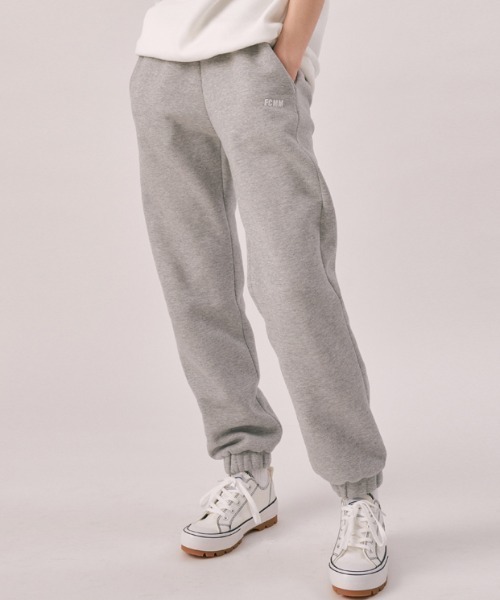 FCMM（エフシーエムエム）の「CLUB ESSENTIAL SWEAT PANTS