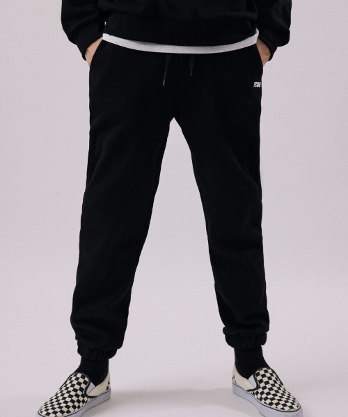 FCMM（エフシーエムエム）の「CLUB ESSENTIAL SWEAT PANTS