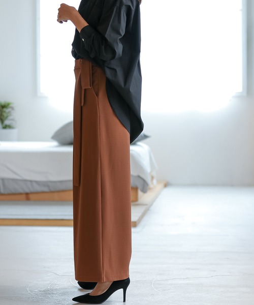 OMNES(オムネス)の「カットツイルタックワイドパンツ(その他パンツ・レディース・ブラック/アイボリー/キャメル・FREE)」の5枚目の写真