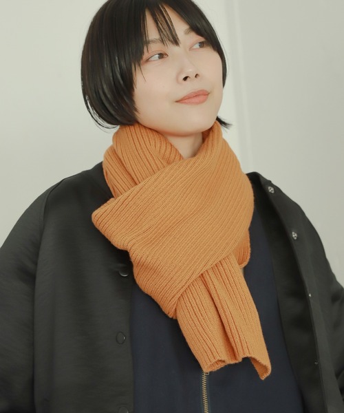 LAKOLE(ラコレ)の「【UNISEX】リブニットマフラー / 955984(マフラー・レディース・ベージュ/グレー/オフホワイト/オレンジ/グリーン/ダークブルー・FREE)」の6枚目の写真