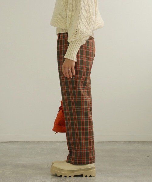 AULI（アウリィ）の「【低身長向けサイズ】チェックセミワイドパンツ（スラックス・レディース・イエロー/オレンジ/グリーン・S/XS/XXS）」の5枚目の写真