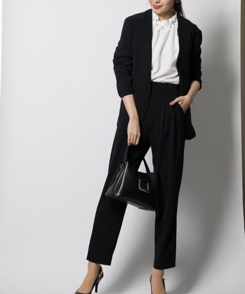 INTERPLANET（インタープラネット）の「【ＷＥＢ限定】【３点セット】カットジョーゼットカラーレスジャケット＋テーパードパンツ＋ブラウス（セットアップ・レディース・ライトグレー/ブラック/ネイビー・FREE）」の3枚目の写真