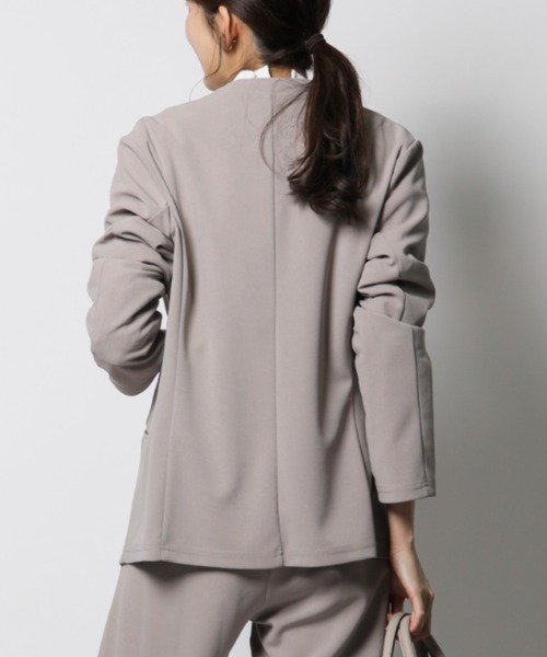 INTERPLANET（インタープラネット）の「【ＷＥＢ限定】【３点セット】カットジョーゼットカラーレスジャケット＋テーパードパンツ＋ブラウス（セットアップ・レディース・ライトグレー/ブラック/ネイビー・FREE）」の10枚目の写真